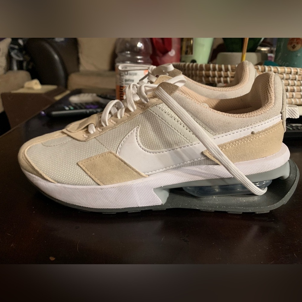 Size 5 1/2 Nike shoe tan color